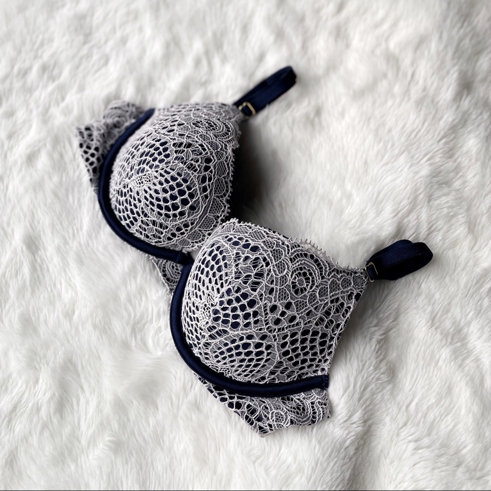 Victoria’s Secret Navy Blue and White Lace Push-up Bra 32B